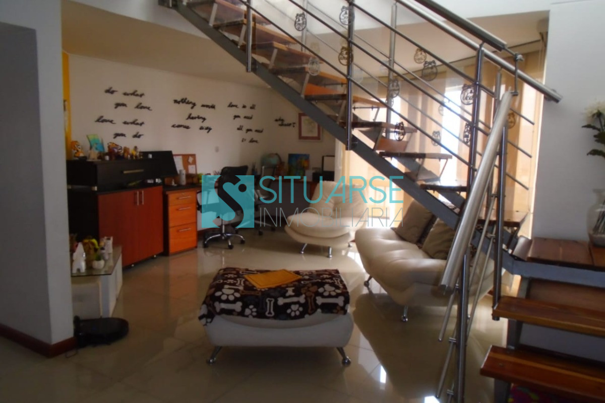 VENDO PEN HOUSE EN EL BARRIO BOLARQUI